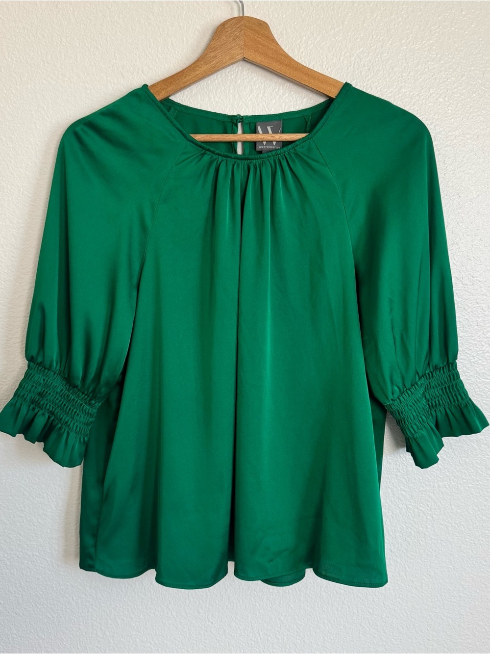 Worthington Round Neck Green Hunter Top 
3/4 sleeve blouse